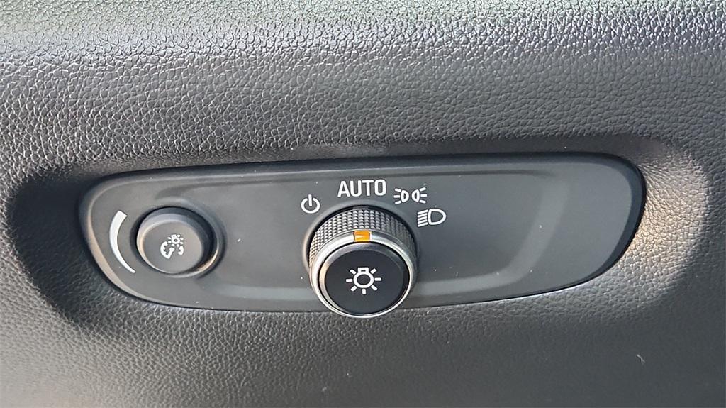 used 2023 Chevrolet Traverse car, priced at $27,500