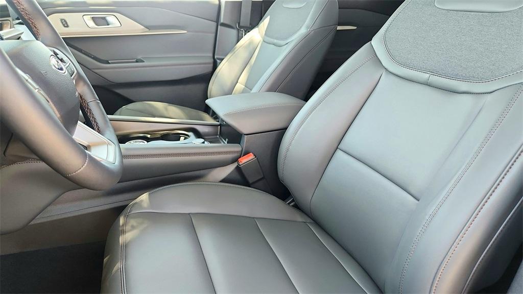 new 2025 Ford Explorer car, priced at $37,366