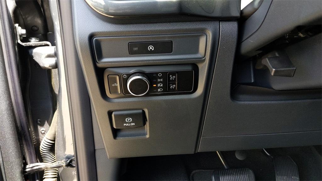 new 2025 Ford F-150 car, priced at $40,995