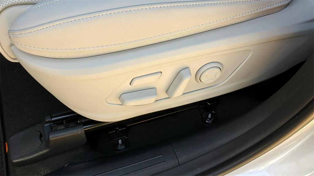 used 2023 Kia Sorento Plug-In Hybrid car, priced at $41,000