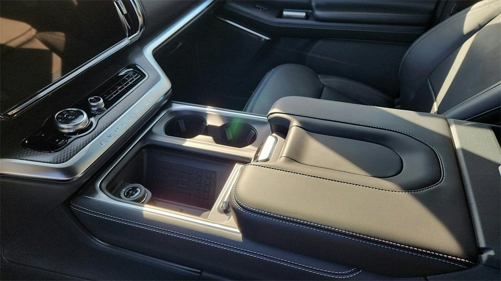 new 2025 Ford Expedition Max car, priced at $83,241