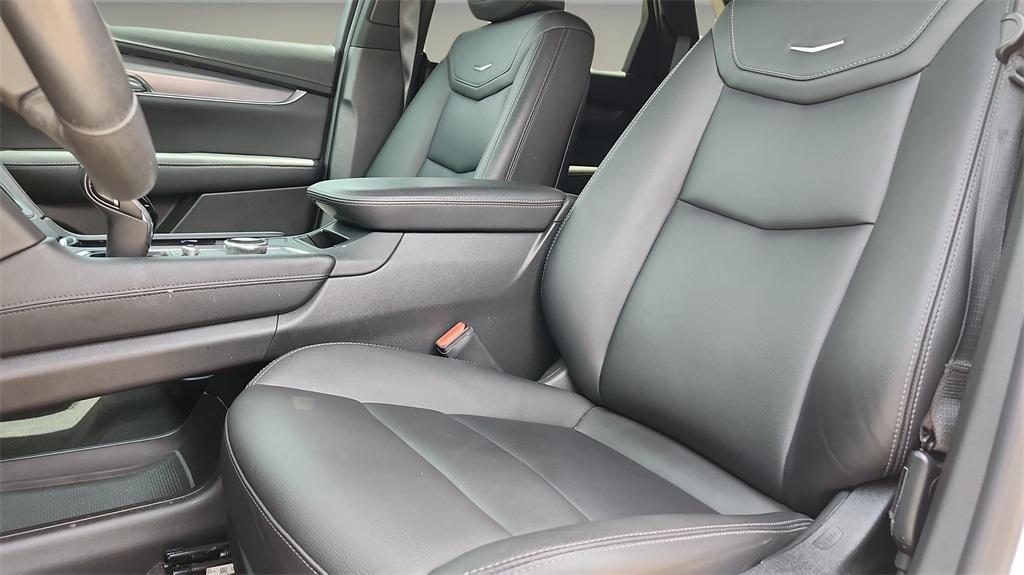 used 2021 Cadillac XT5 car, priced at $26,000