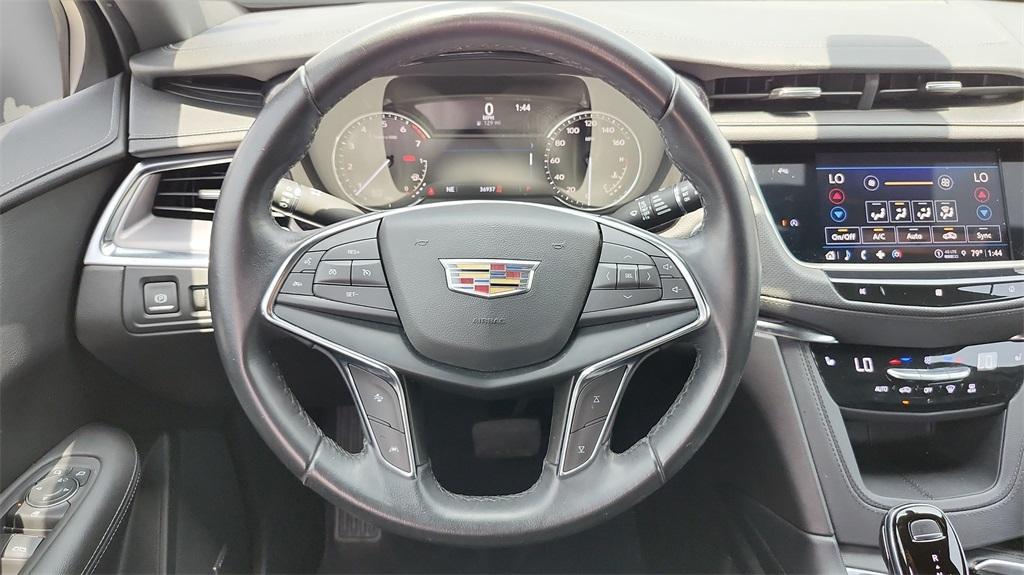 used 2021 Cadillac XT5 car, priced at $26,000