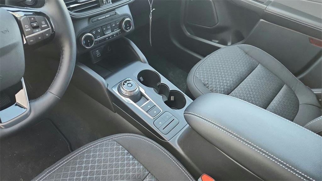 new 2025 Ford Escape car, priced at $22,718