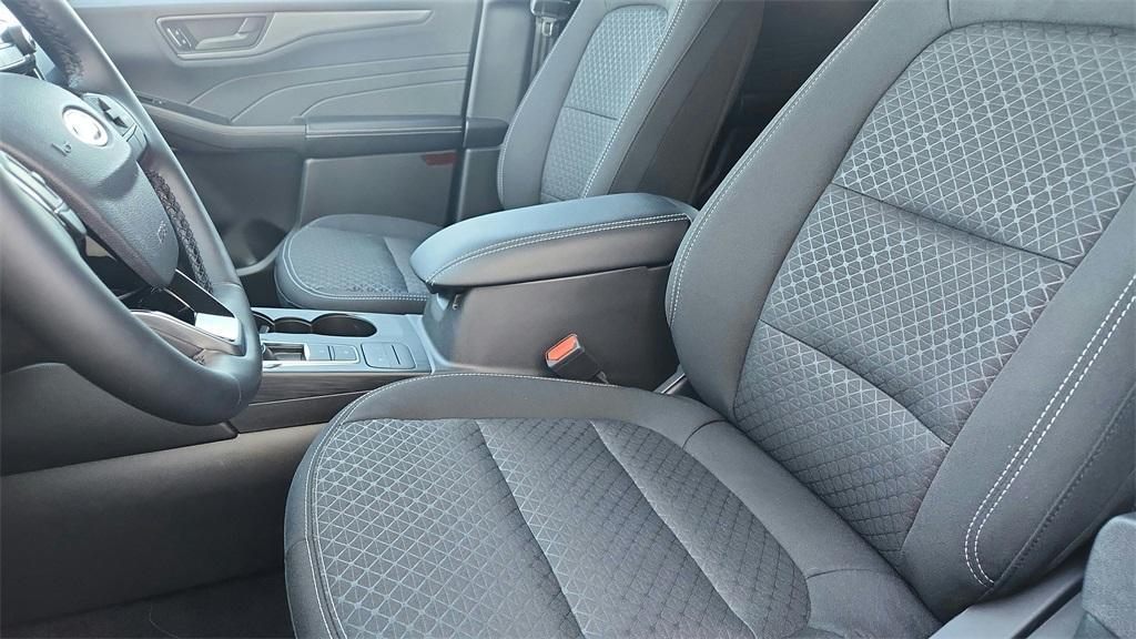 new 2025 Ford Escape car, priced at $22,718