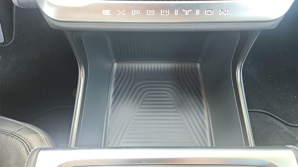 new 2025 Ford Expedition car, priced at $77,653