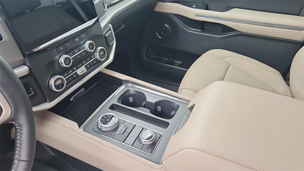 new 2024 Ford Expedition car, priced at $57,282