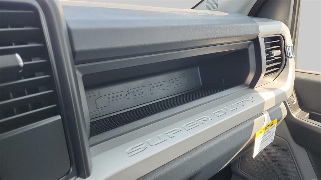 new 2025 Ford F-450 car, priced at $68,054
