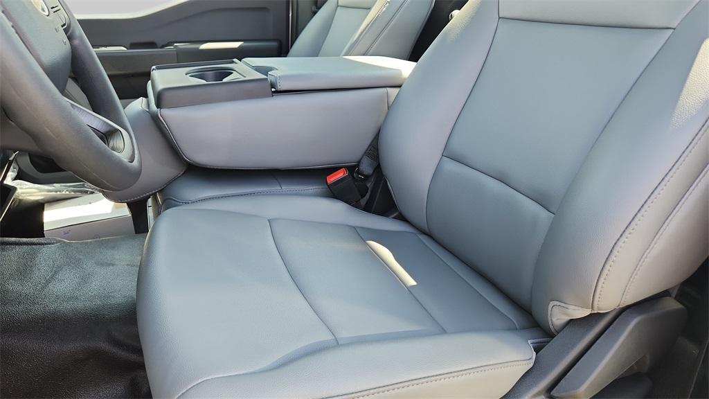 new 2025 Ford F-450 car, priced at $68,054