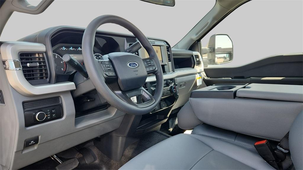 new 2025 Ford F-450 car, priced at $68,054