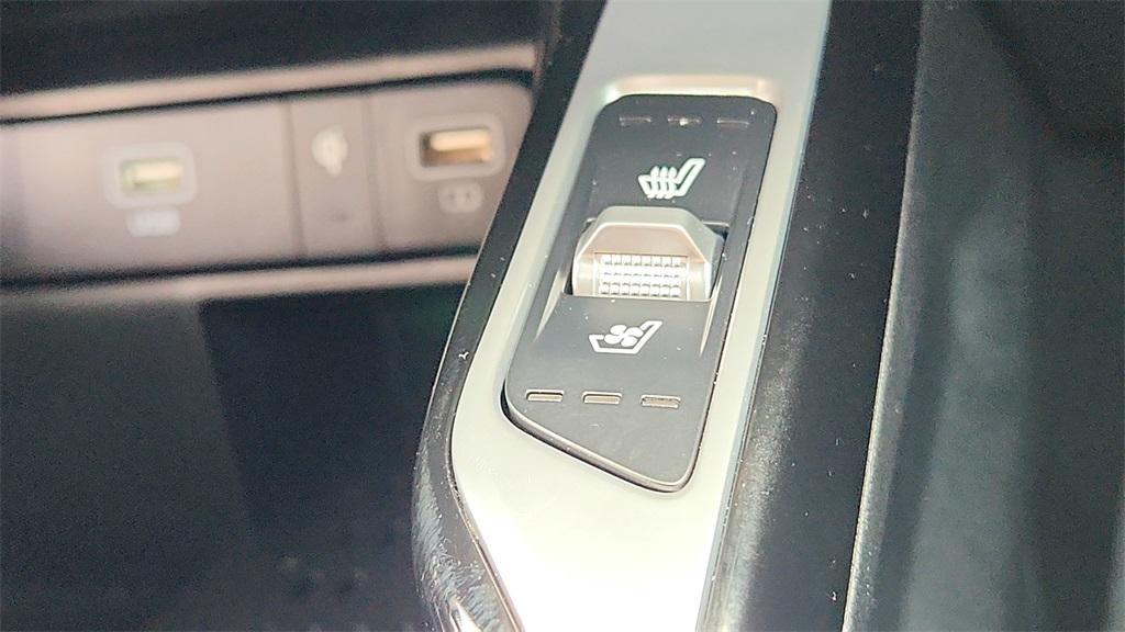 used 2022 Kia Sorento car, priced at $33,500
