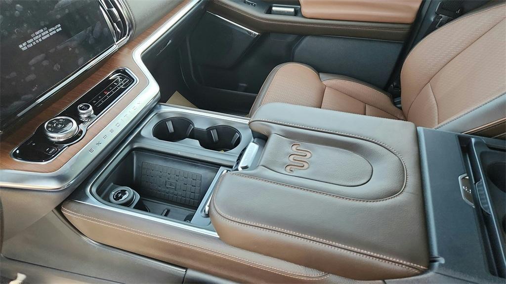 new 2025 Ford Expedition car, priced at $83,136