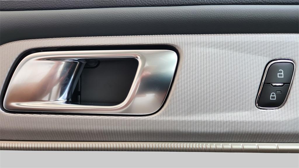 new 2025 Ford Explorer car, priced at $34,064