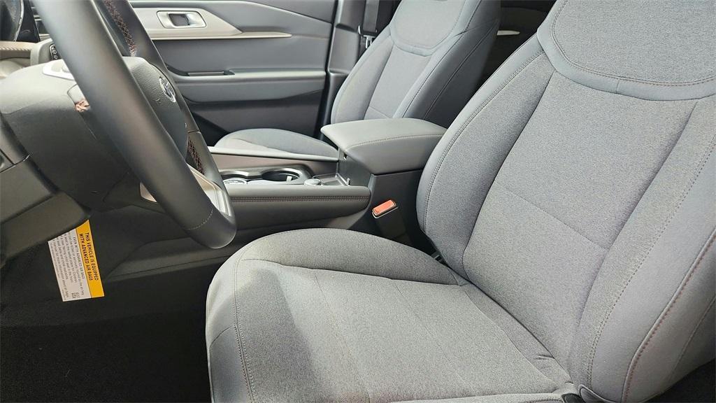 new 2025 Ford Explorer car, priced at $34,064