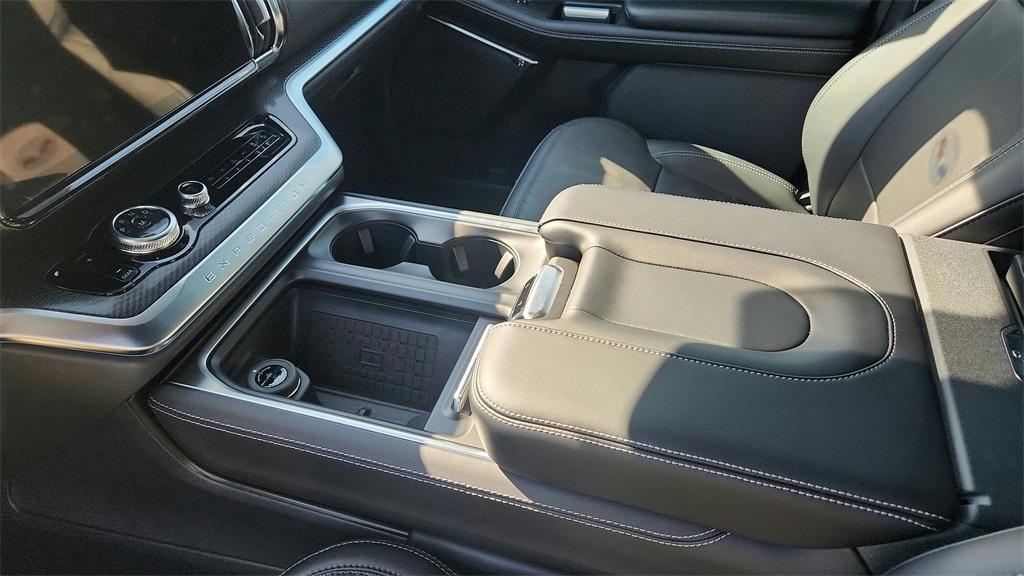 new 2025 Ford Expedition Max car, priced at $82,424