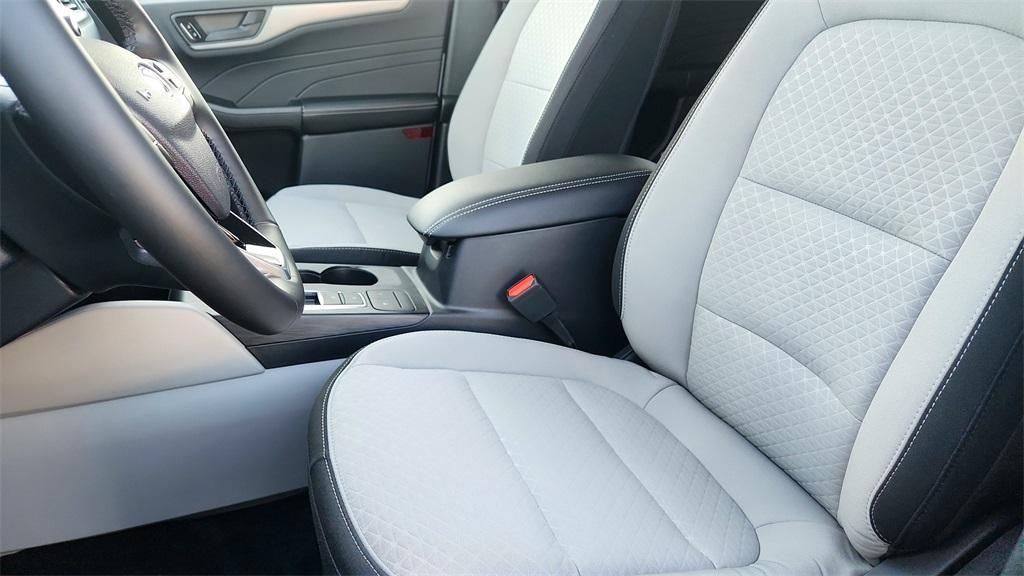 new 2025 Ford Escape car, priced at $28,499