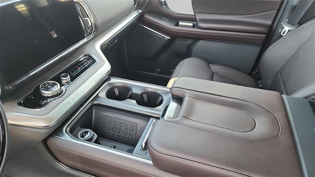 new 2025 Ford Expedition car, priced at $87,696