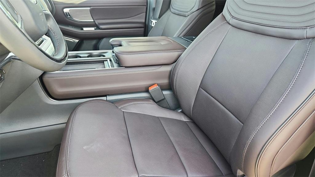 new 2025 Ford Expedition car, priced at $87,696