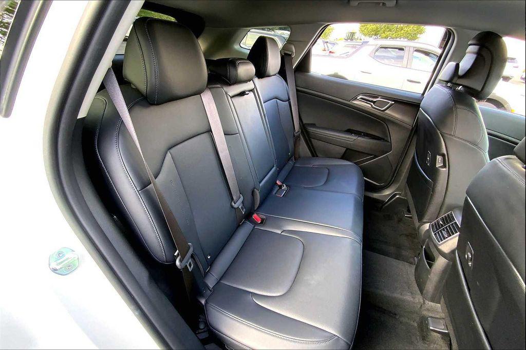 used 2023 Kia Sportage Hybrid car, priced at $25,900