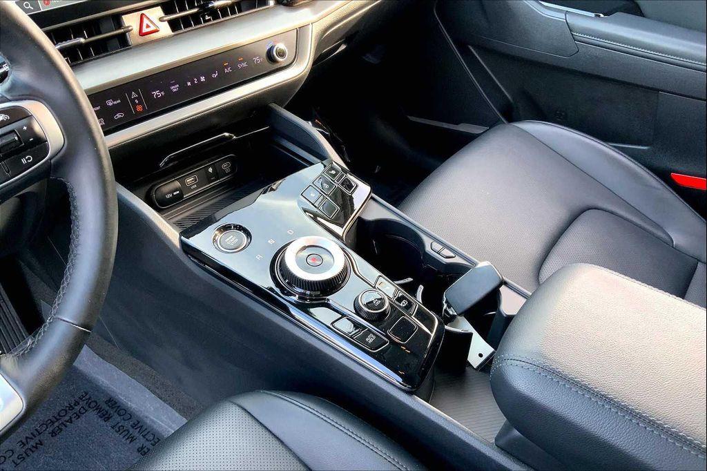 used 2023 Kia Sportage Hybrid car, priced at $25,900