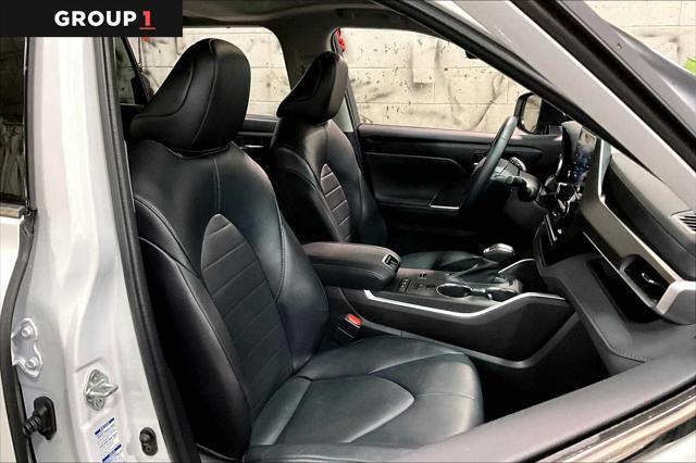 used 2022 Toyota Highlander Hybrid car, priced at $44,447