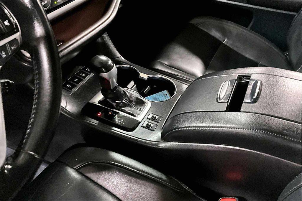 used 2019 Toyota Highlander car, priced at $19,935