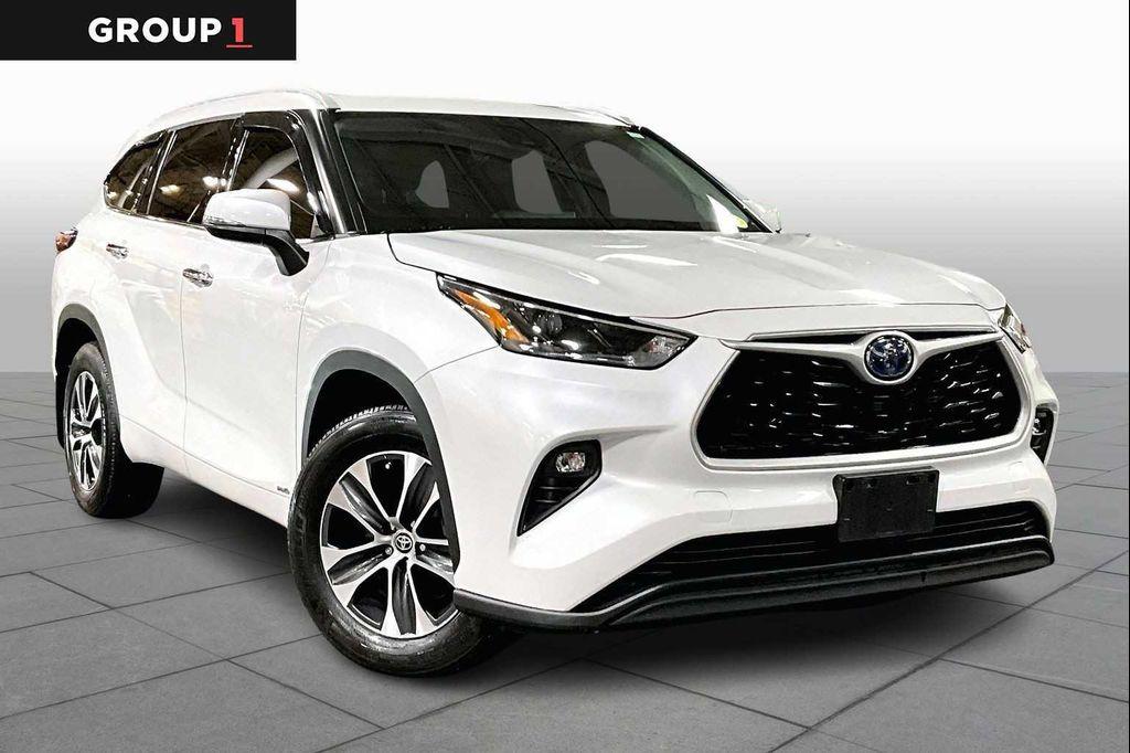 used 2022 Toyota Highlander Hybrid car, priced at $35,997