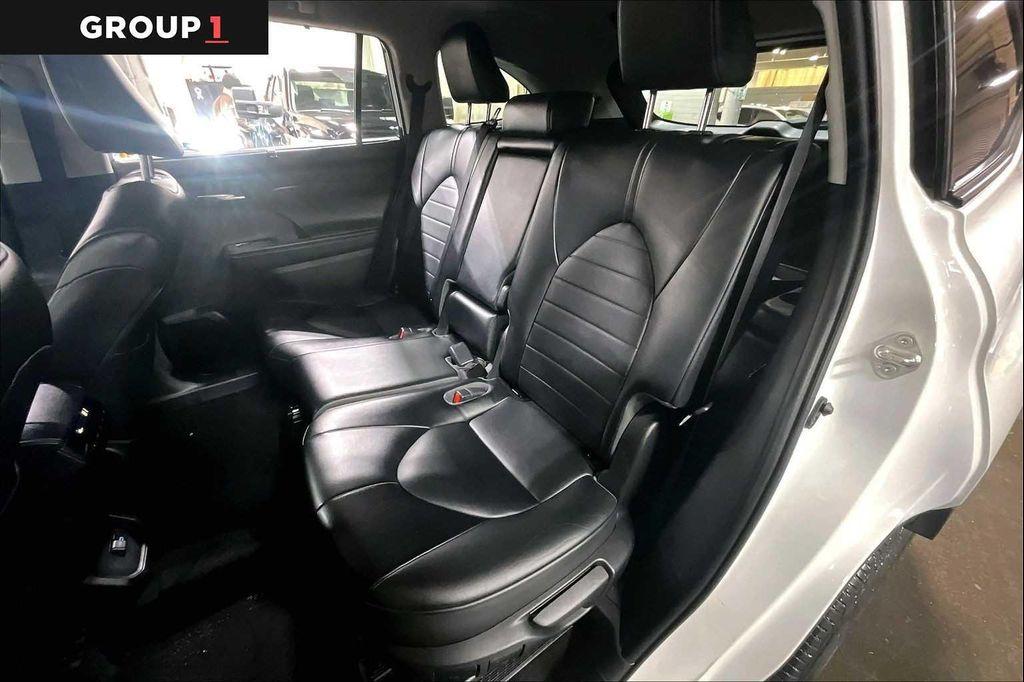 used 2022 Toyota Highlander Hybrid car, priced at $35,997