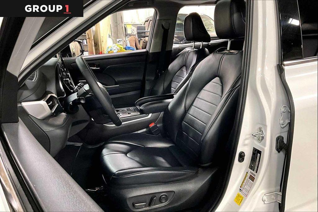 used 2022 Toyota Highlander Hybrid car, priced at $35,997