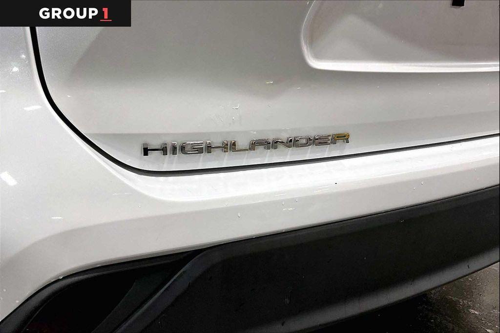 used 2022 Toyota Highlander Hybrid car, priced at $35,997