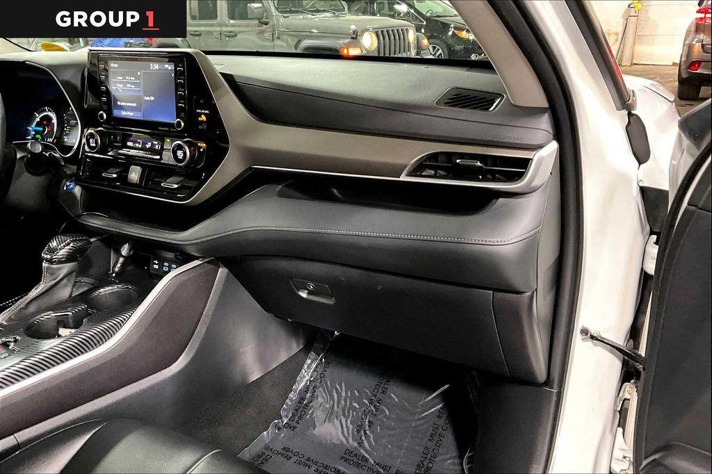 used 2022 Toyota Highlander Hybrid car, priced at $35,997
