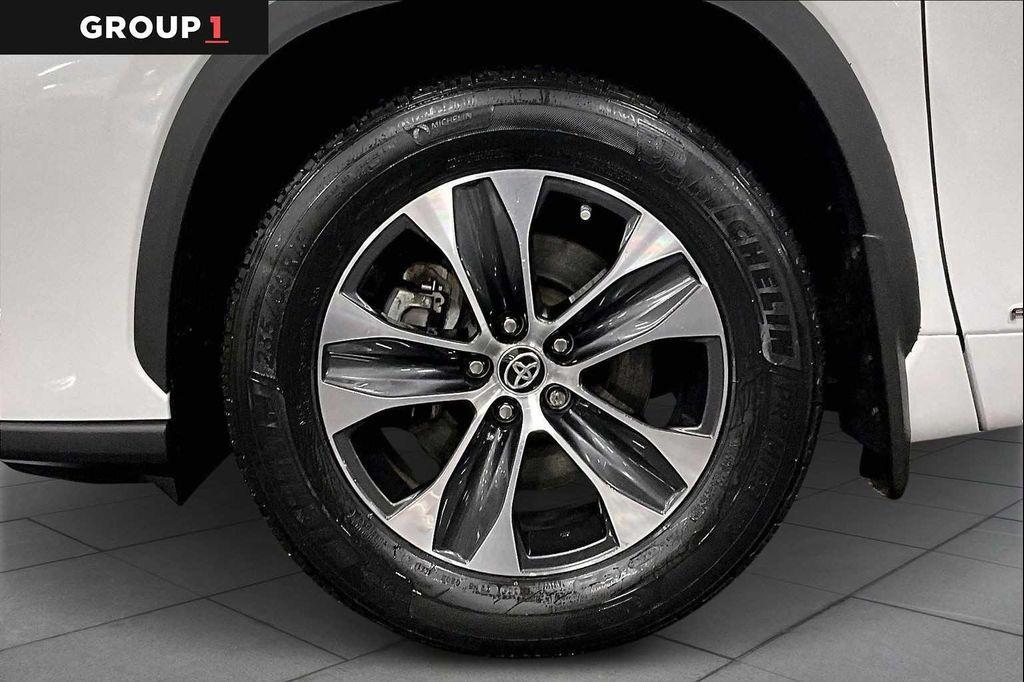 used 2022 Toyota Highlander Hybrid car, priced at $35,997