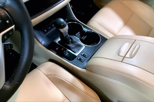used 2018 Toyota Highlander car, priced at $20,387