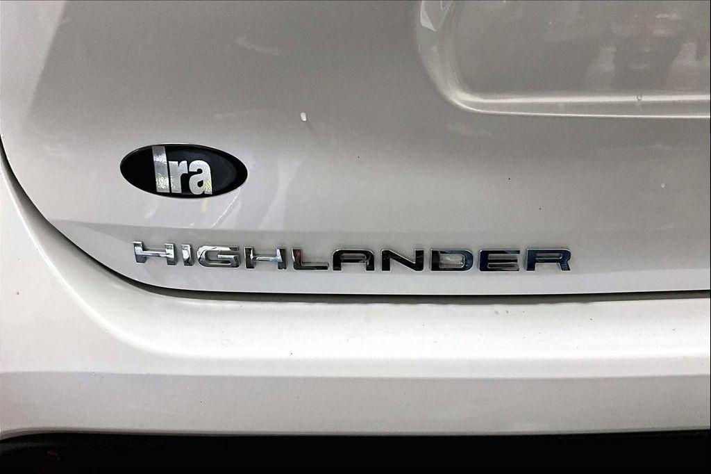 used 2022 Toyota Highlander Hybrid car, priced at $34,547