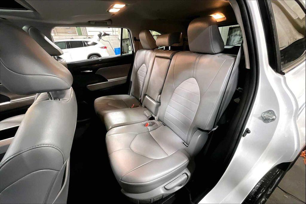 used 2022 Toyota Highlander Hybrid car, priced at $34,547