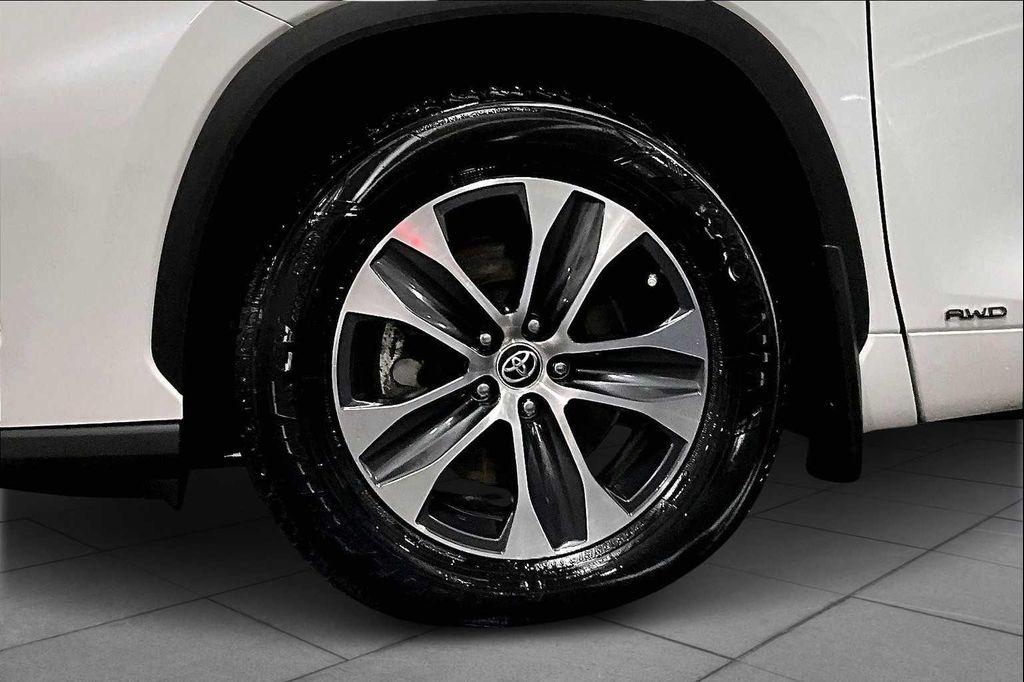 used 2022 Toyota Highlander Hybrid car, priced at $34,547