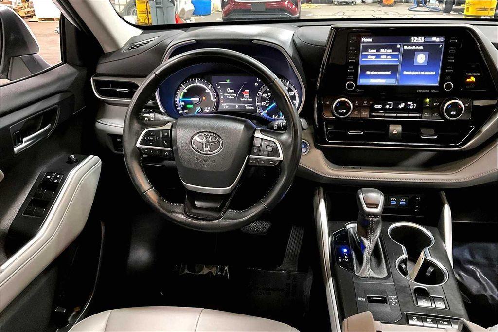 used 2022 Toyota Highlander Hybrid car, priced at $34,547