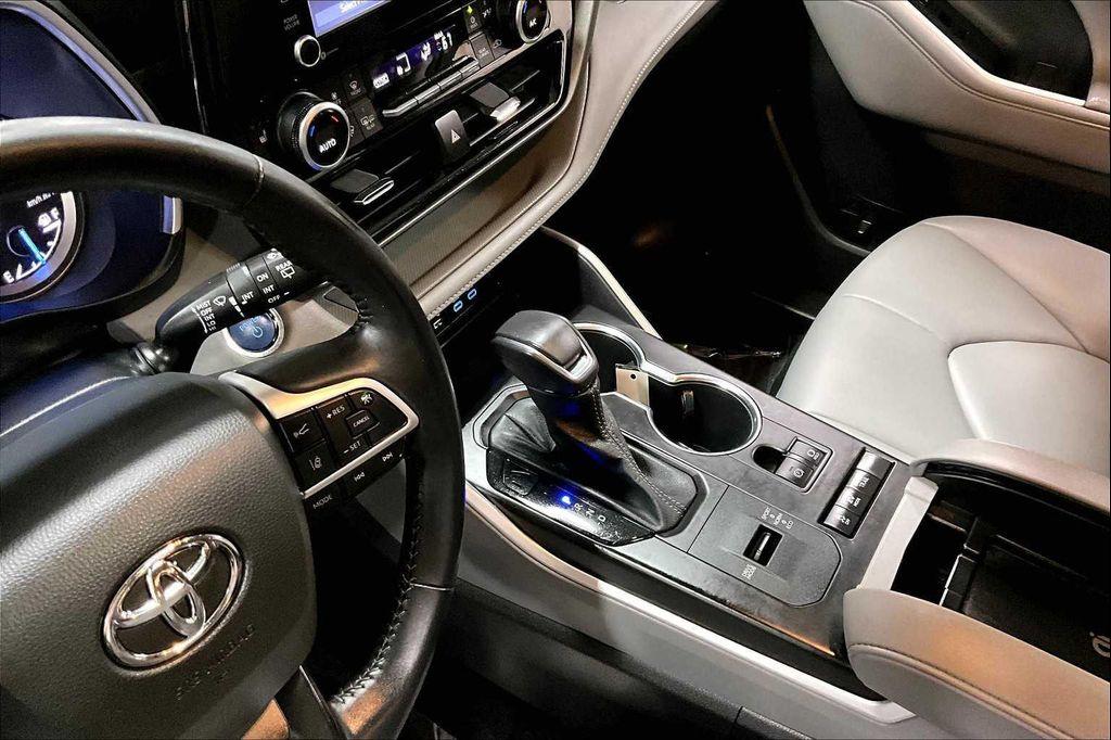 used 2022 Toyota Highlander Hybrid car, priced at $34,547