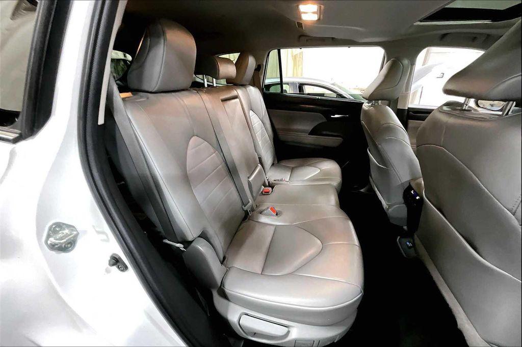used 2022 Toyota Highlander Hybrid car, priced at $34,547