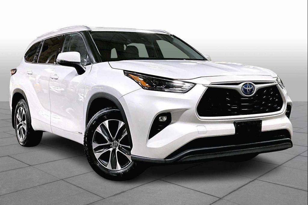 used 2022 Toyota Highlander Hybrid car, priced at $34,547