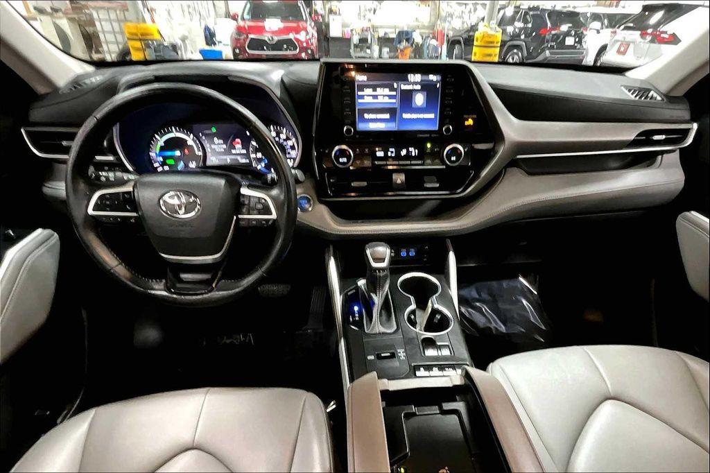 used 2022 Toyota Highlander Hybrid car, priced at $34,547