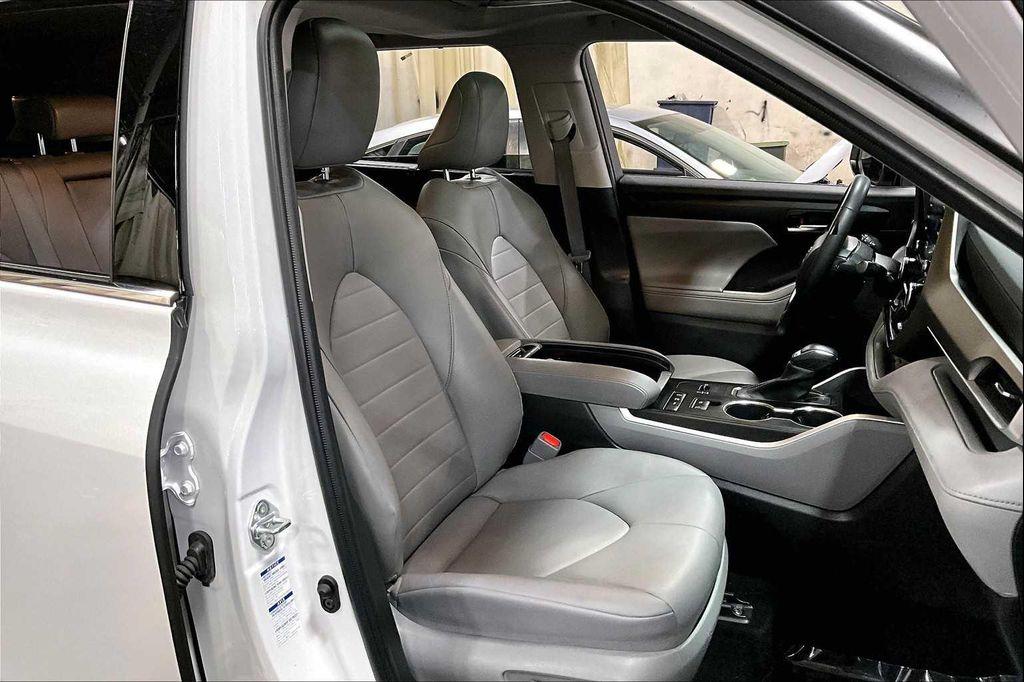 used 2022 Toyota Highlander Hybrid car, priced at $34,547