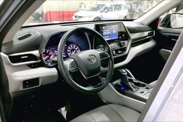 used 2021 Toyota Highlander car, priced at $31,497