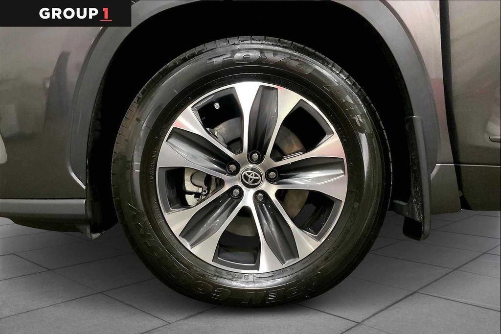 used 2022 Toyota Highlander car, priced at $38,378