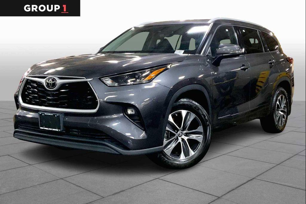 used 2022 Toyota Highlander car, priced at $38,378