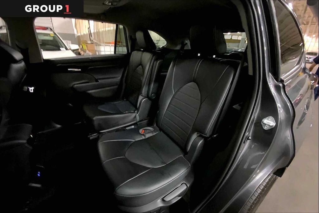 used 2022 Toyota Highlander car, priced at $38,378
