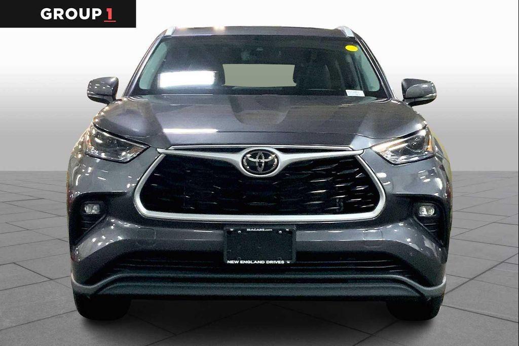 used 2022 Toyota Highlander car, priced at $38,378