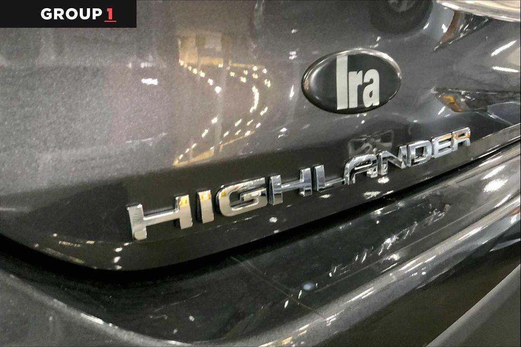 used 2022 Toyota Highlander car, priced at $38,378