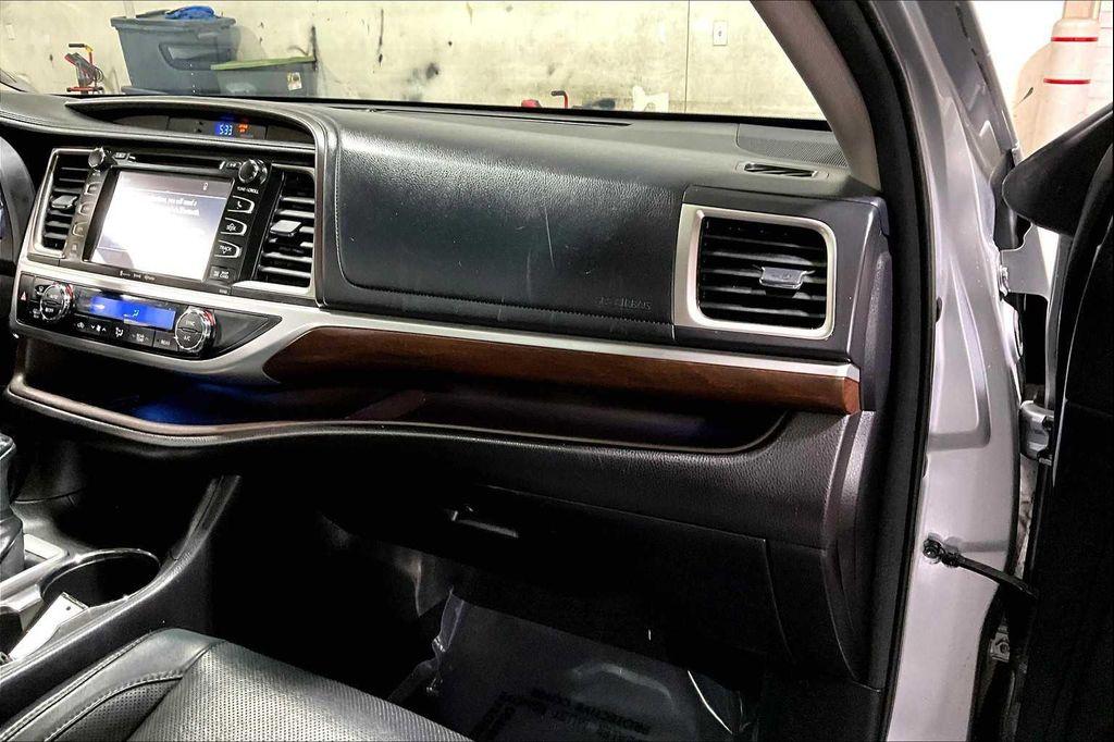 used 2016 Toyota Highlander Hybrid car, priced at $20,077