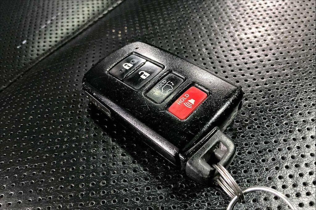used 2016 Toyota Highlander Hybrid car, priced at $20,077